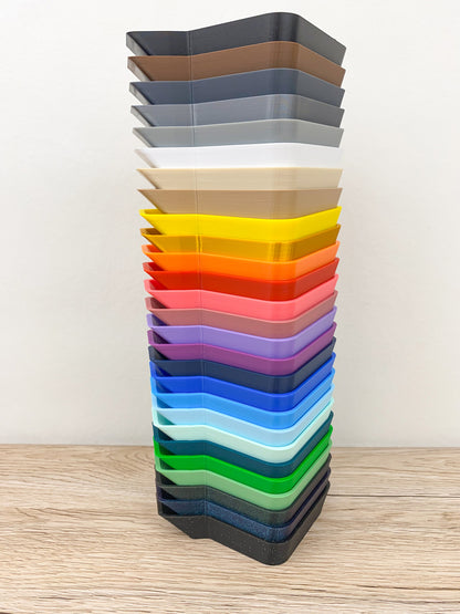 Stapelbare Token Trays mit Trichter