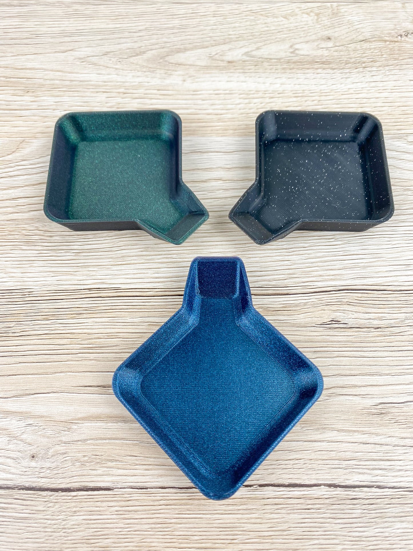 Stapelbare Token Trays mit Trichter