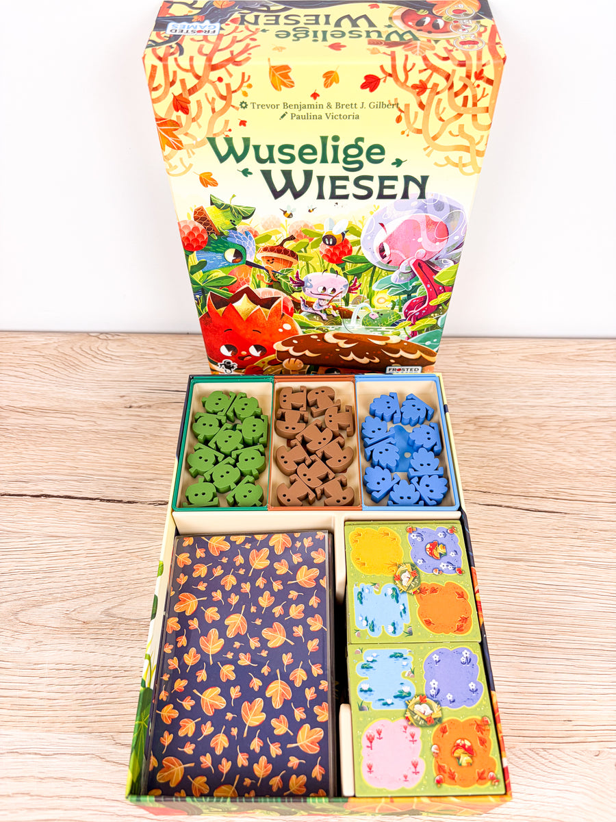 Wuselige Wiesen / Under the Leaves