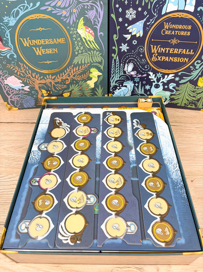 Wundersame Wesen Insert mit Winterfall Erweiterung Aufbau fertig
